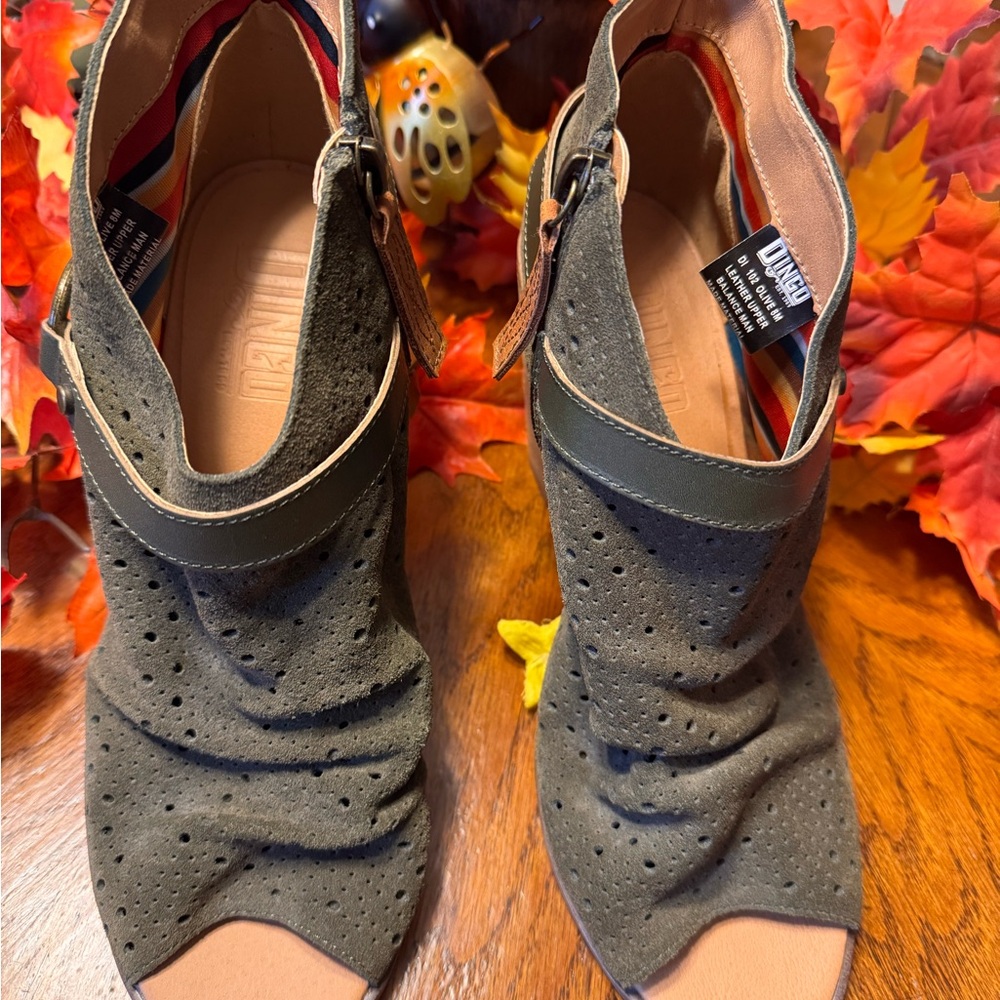 Dingo Women's Peep Toe Suede Shoes - Olive 9